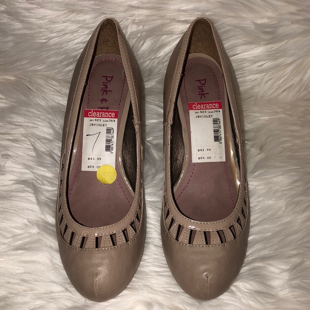 NWOB Pink & Pepper taupe heels